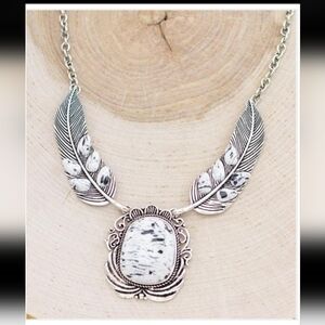 ✨️Sale✨️Western Howlite Stone Necklace